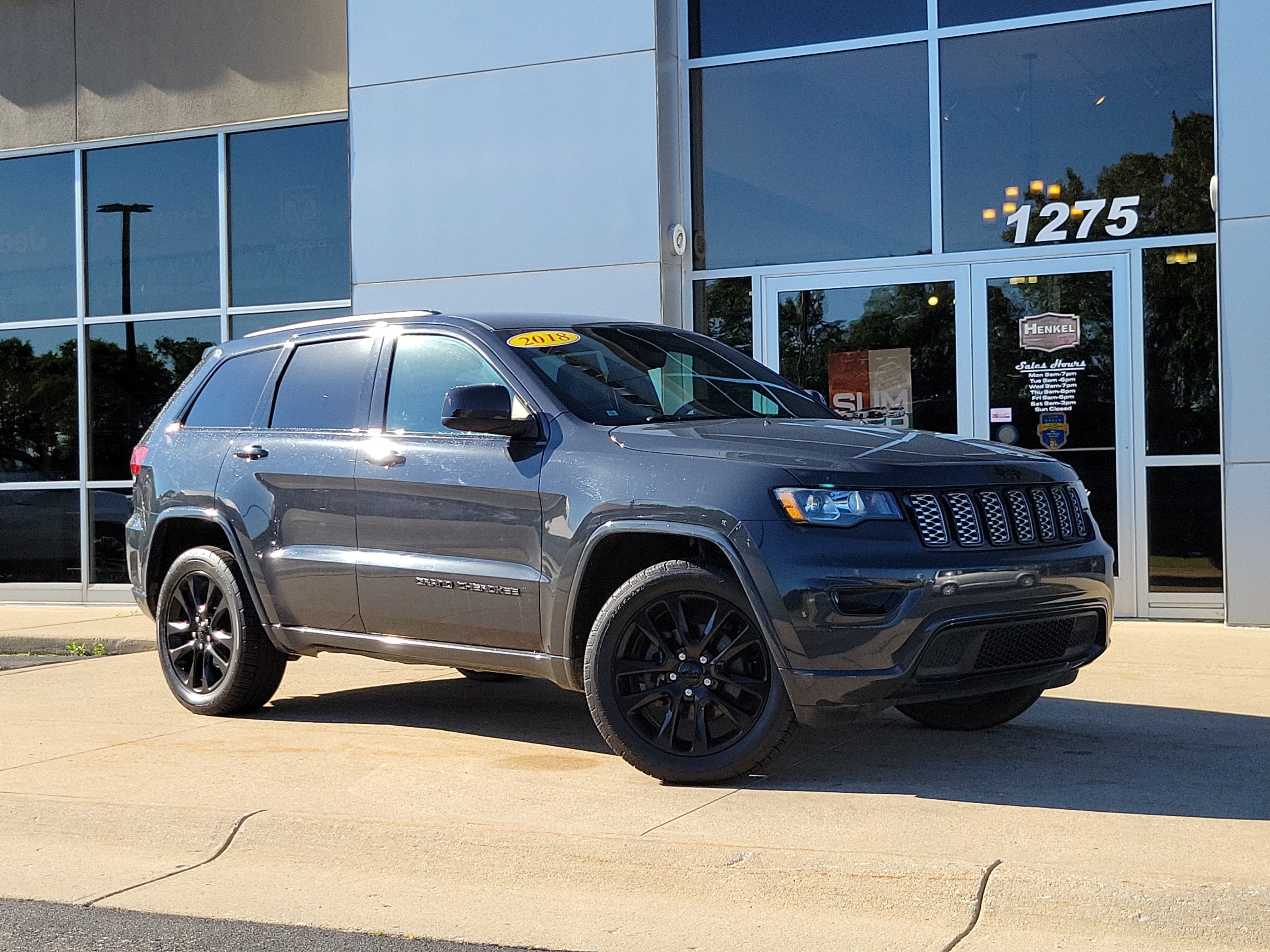 2018 Jeep Grand Cherokee Altitude 4x4 in Rhino Clearcoat — front three-quarter view