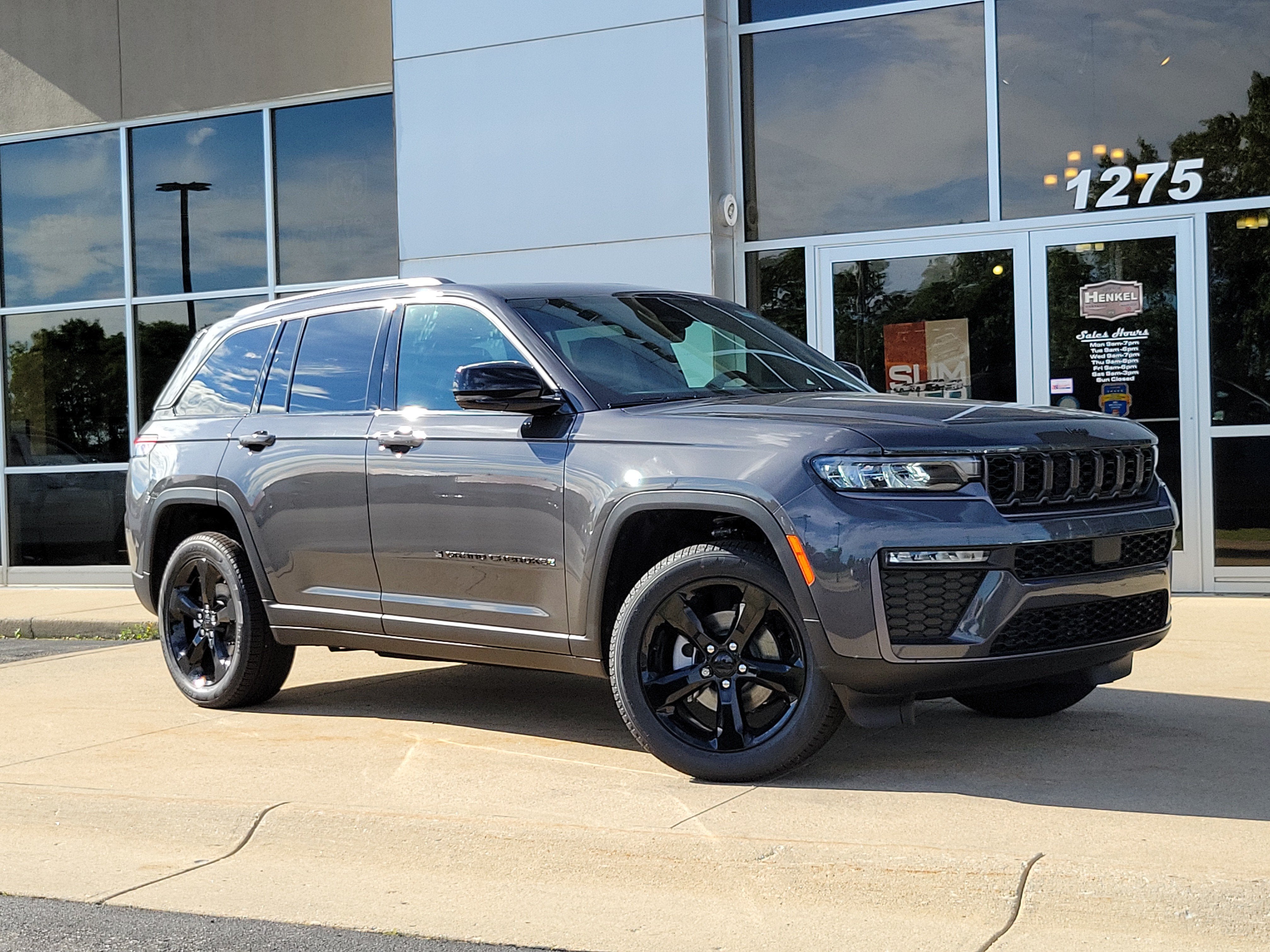 2026 Jeep Grand Cherokee GRAND CHEROKEE LIMITED 4X4 in Baltic Gray Metallic Clear-Coat Exterior Paint — front three-quarter view