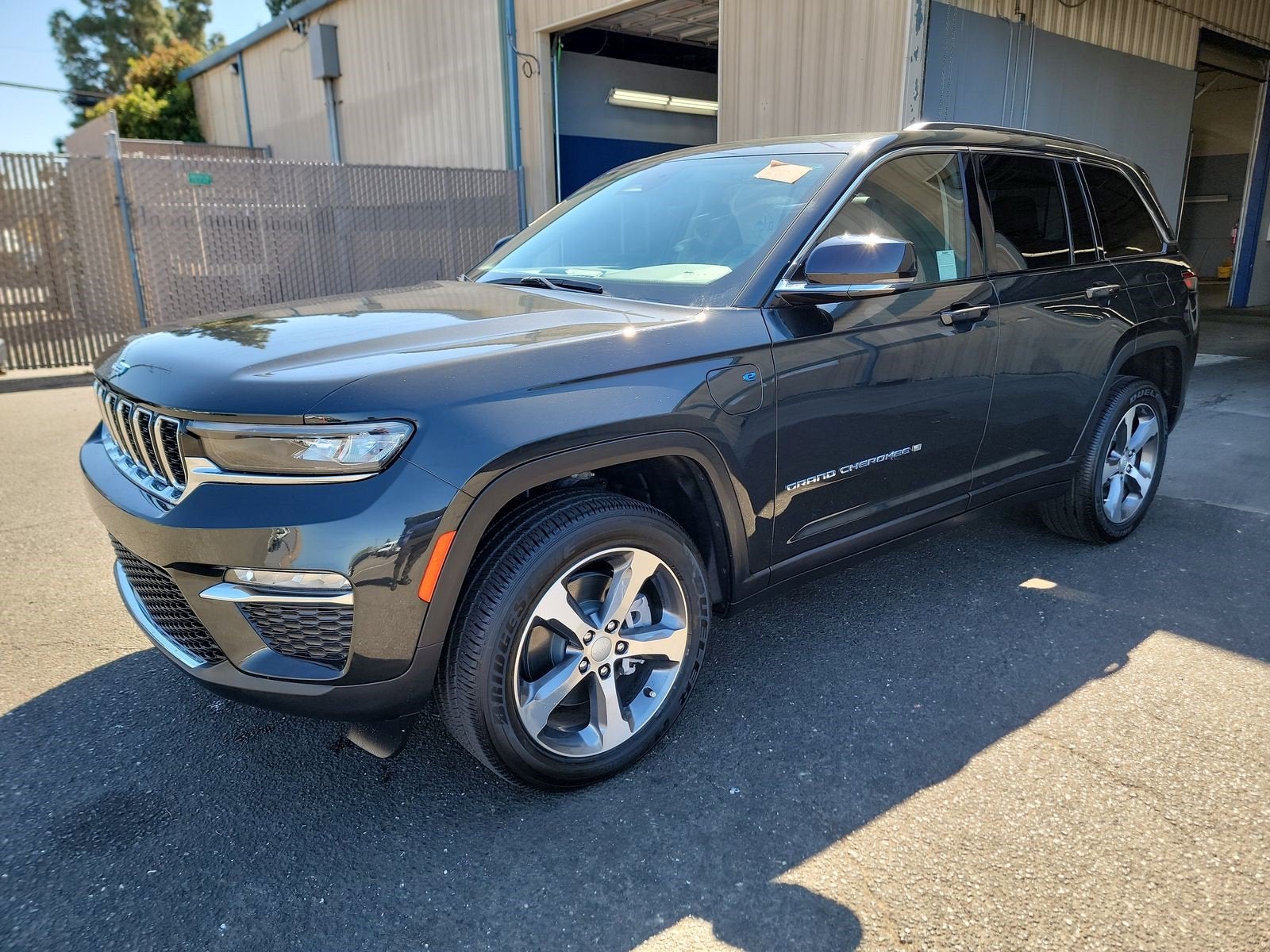2023 Jeep Grand Cherokee 4xe 4DR 4WD in Rocky Mountain Pearlcoat — front three-quarter view