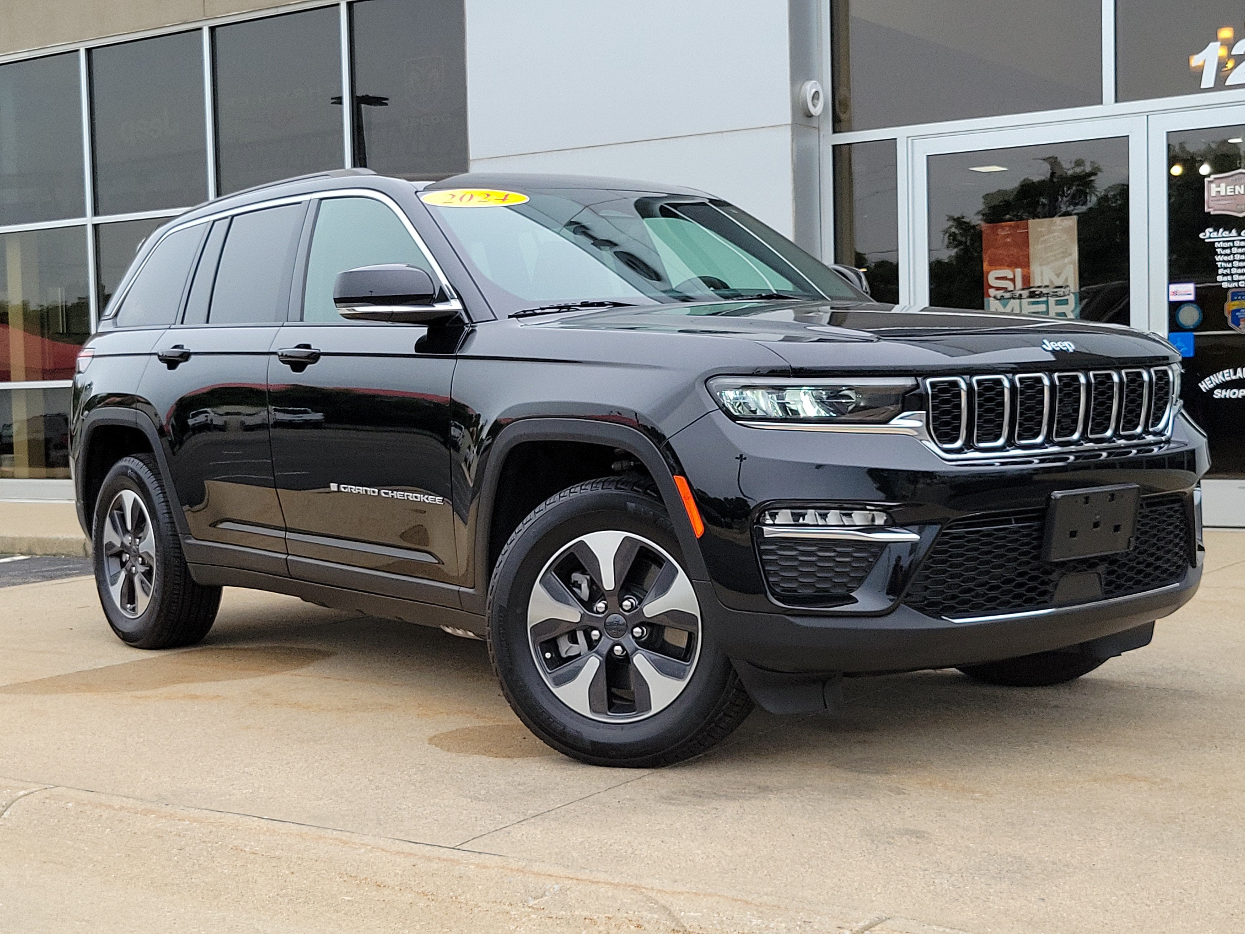 2024 Jeep Grand Cherokee 4xe 4DR 4WD in Diamond Black Crystal Pearlcoat — front three-quarter view