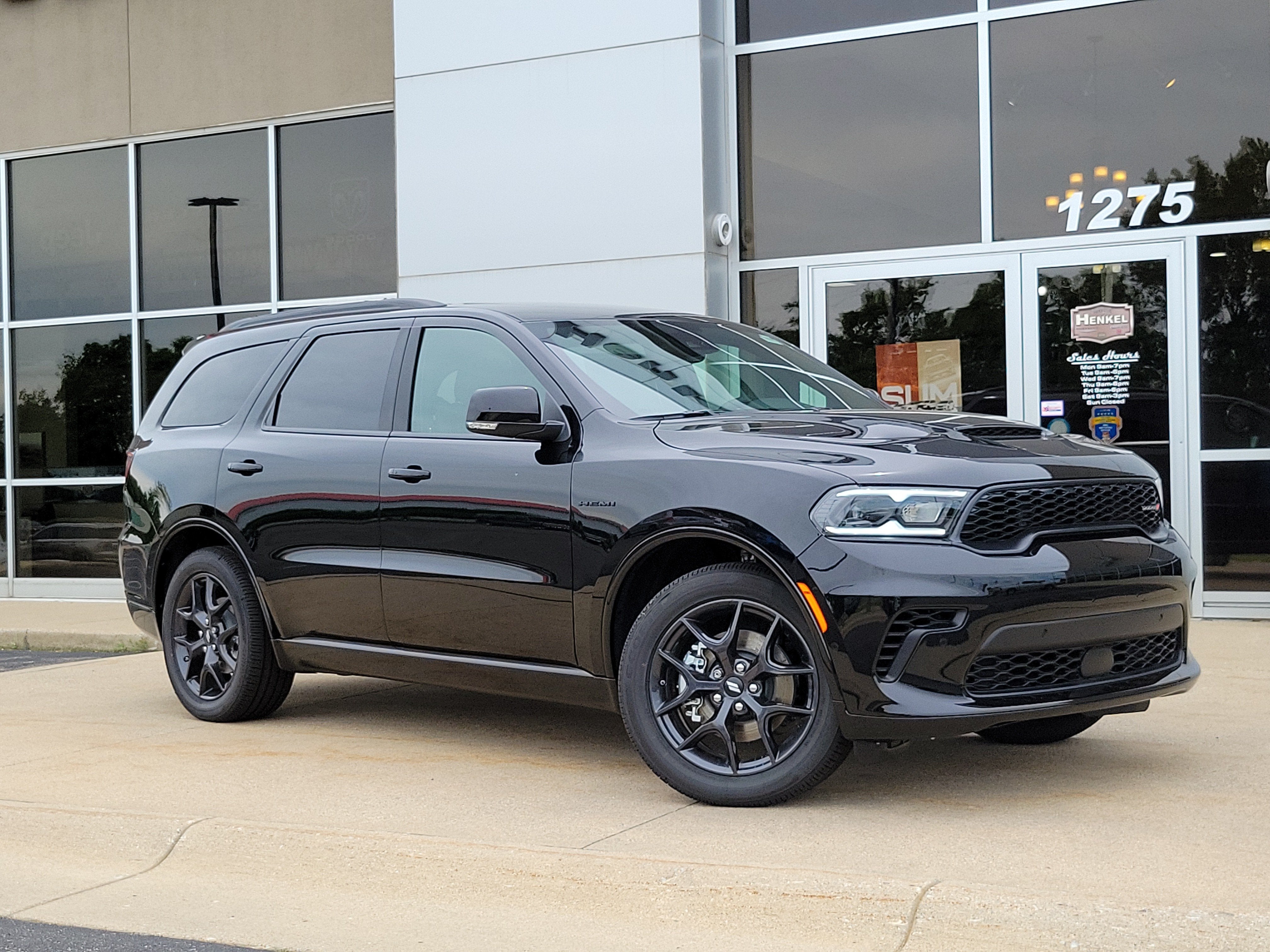 2026 Dodge Durango DURANGO GT PLUS AWD HEMI V8 in Diamond Black Clear-Coat Exterior Paint — front three-quarter view