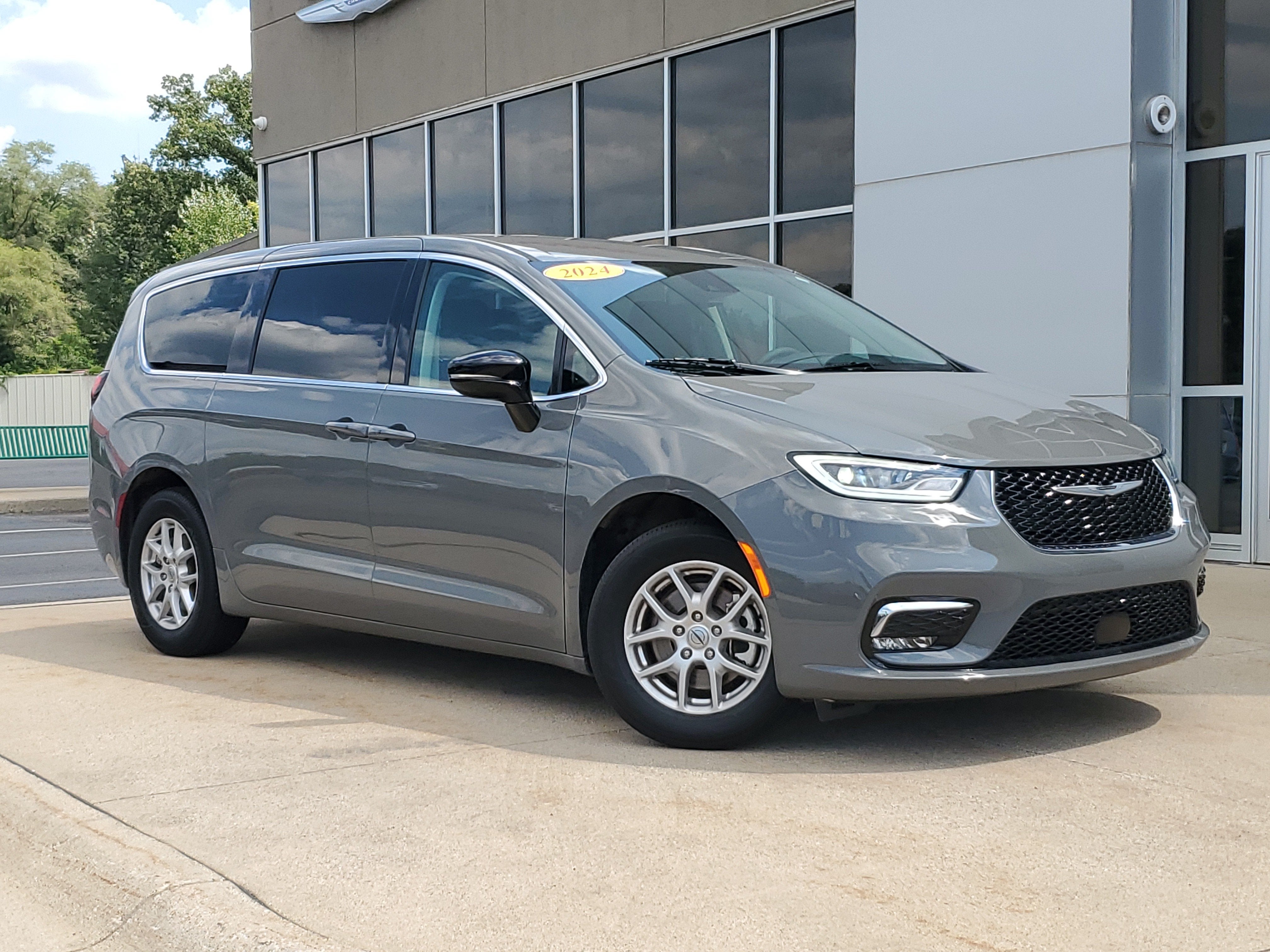 2024 Chrysler Pacifica Touring L in Ceramic Gray Clearcoat — front three-quarter view