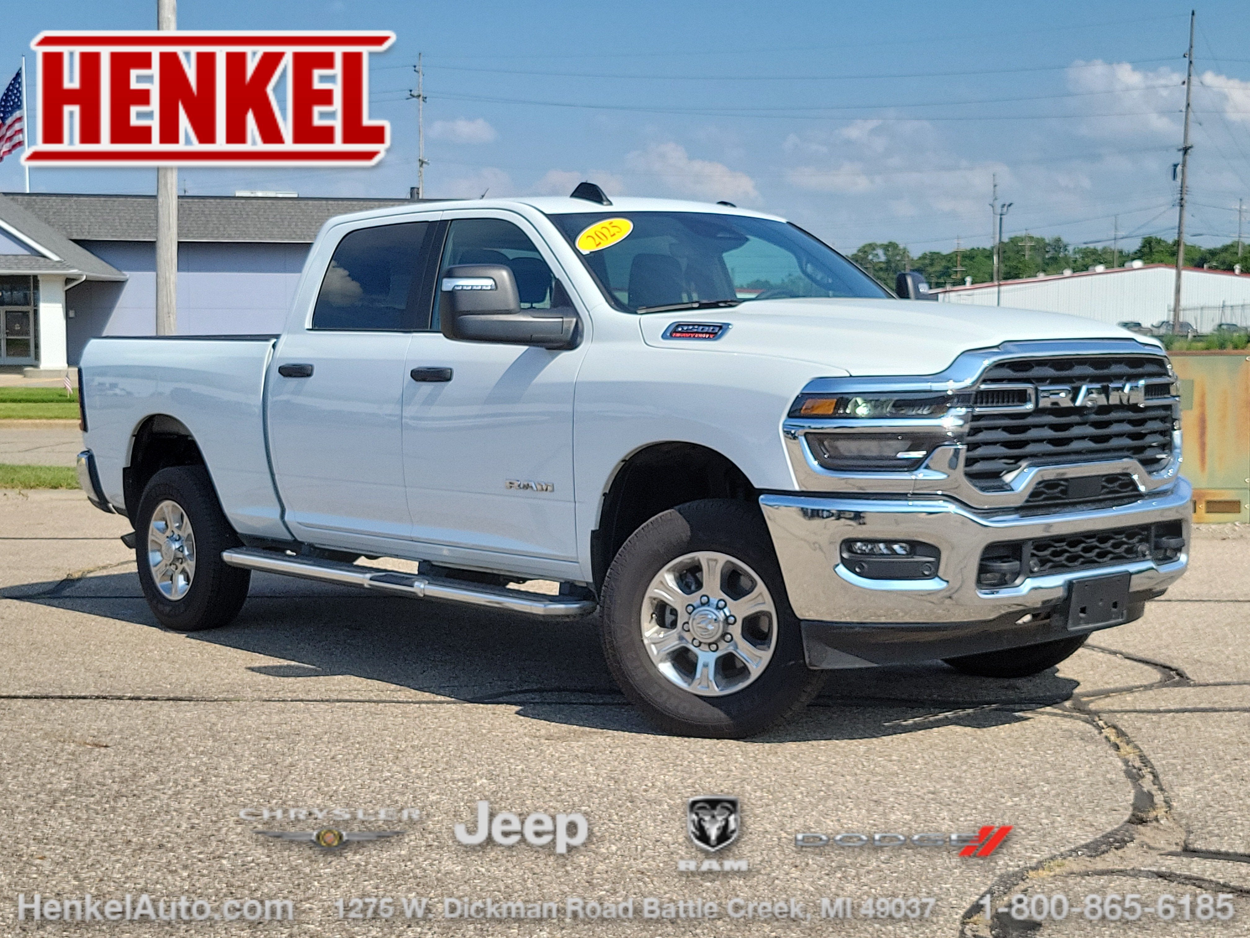 2025 RAM 2500 Big Horn Crew Cab 4x4 6'4' Box in Bright White Clearcoat — front three-quarter view